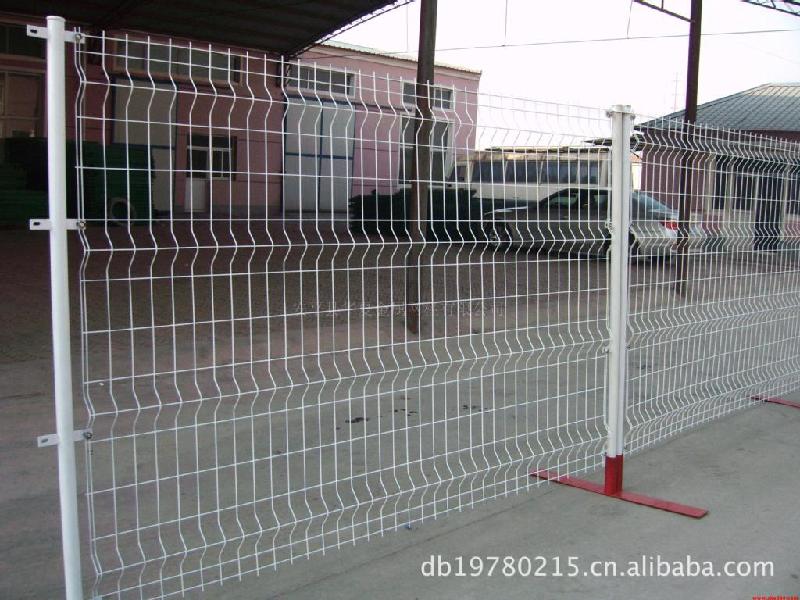 三角折彎護(hù)欄網(wǎng)圖片