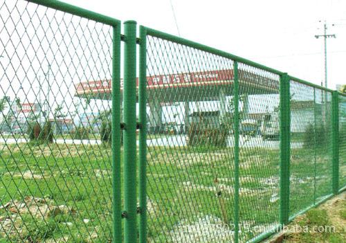 供應(yīng)道路護欄網(wǎng)、浸塑防腐隔離防護