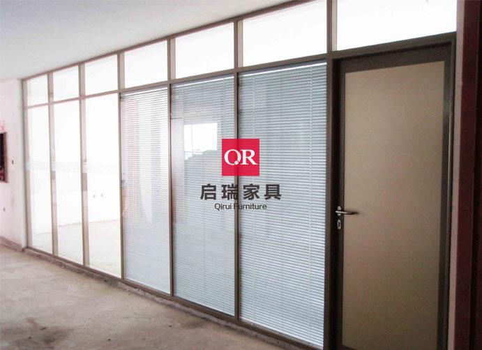 供應(yīng)辦公室鋁合金隔斷_辦公室鋁合金隔斷價格_東莞辦公室鋁合金隔斷款式