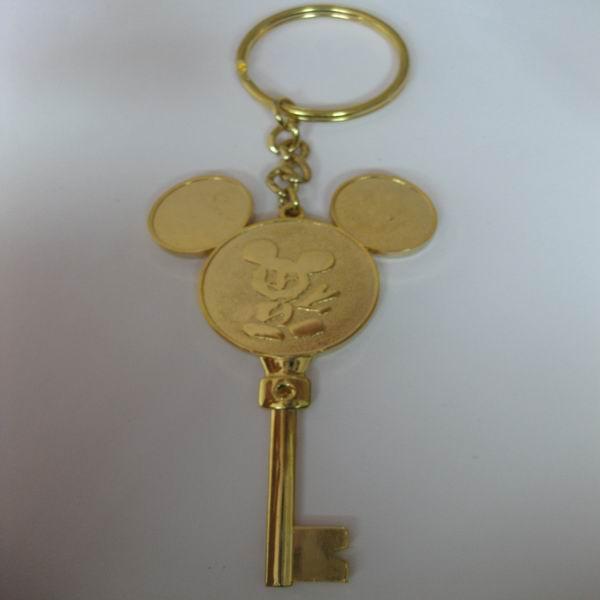 供應(yīng)金屬鑰匙扣、皮具鑰匙扣、廣州鑰匙扣廠、廣州徽章廠