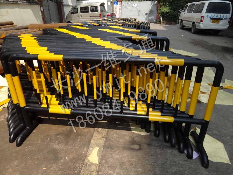 供應(yīng)鐵馬隔離欄直銷，鐵馬隔離欄那里*