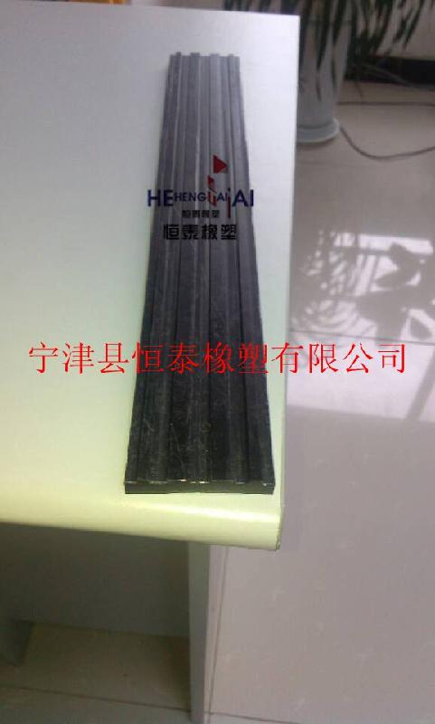 供應(yīng)恒泰橡塑新型超高耐磨導(dǎo)軌