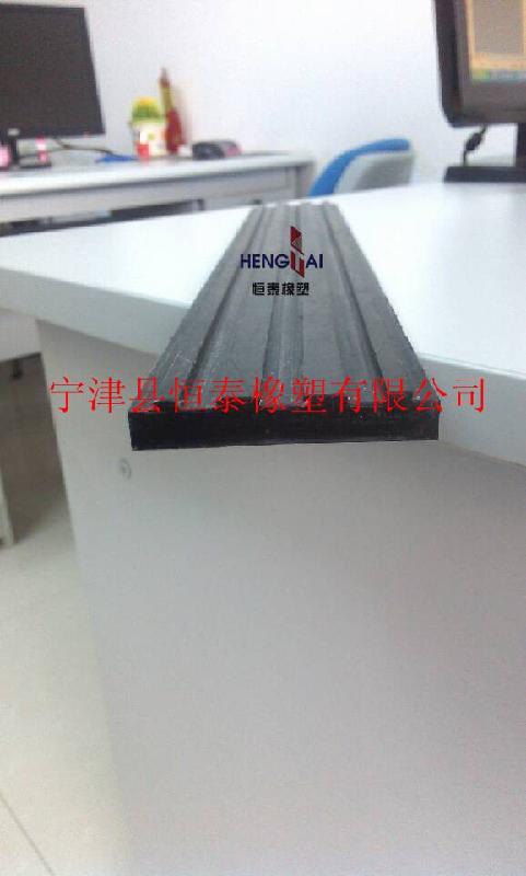 供應(yīng)恒泰橡塑新型超高耐磨導(dǎo)軌