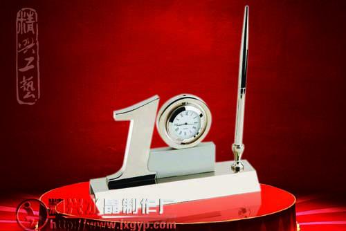 供應(yīng)周年紀(jì)念水晶筆筒辦公件套