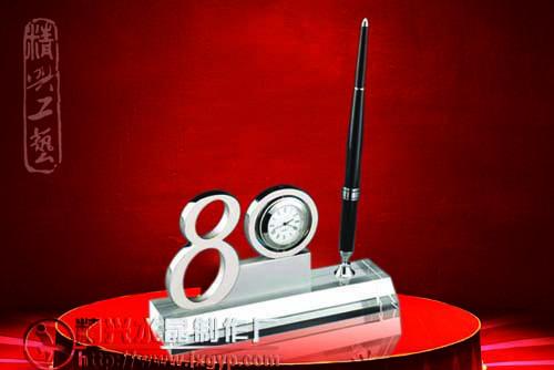 供應(yīng)周年紀(jì)念水晶筆筒辦公件套