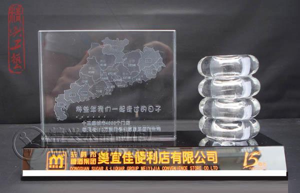 供應(yīng)肇慶新款文具筆筒辦公擺件水晶工藝