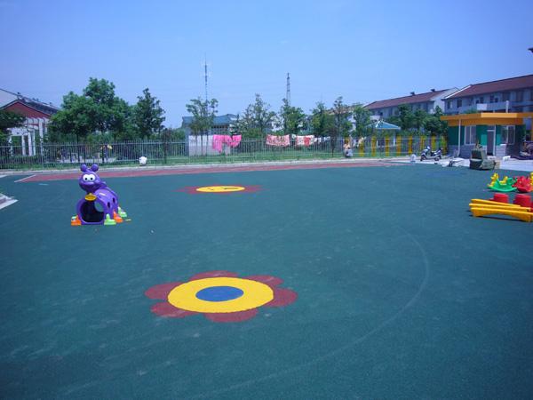 幼兒園操場防滑地膠圖片