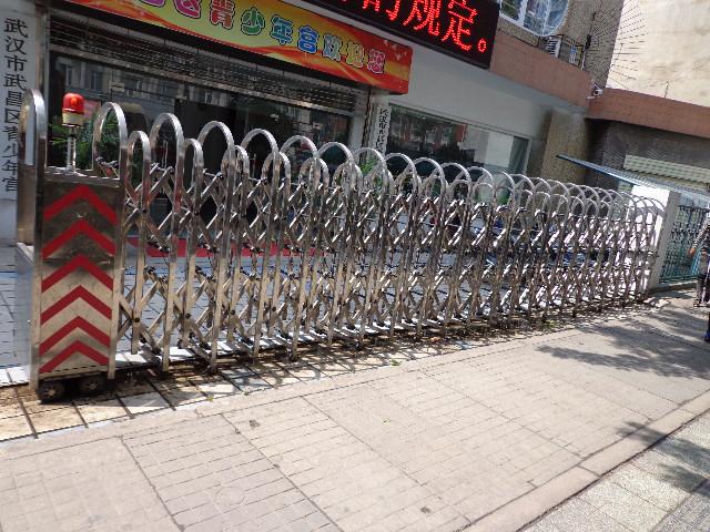 湖北武漢天門荊門宜昌電動(dòng)伸縮門廠圖片