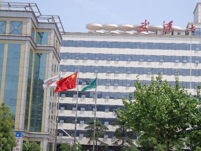 供應湖北武漢旗桿天門荊州不銹鋼崗亭黃岡黃石恩施鄂州無軌伸縮門廠家生產(chǎn)