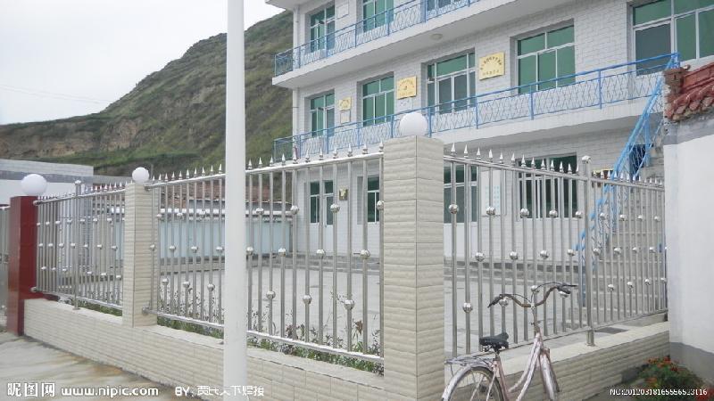 供應(yīng)湖北武漢荊門荊州護(hù)欄不銹鋼崗?fù)ぶ悄芡＼噲?chǎng)系統(tǒng)無(wú)軌伸縮門旗桿圍欄