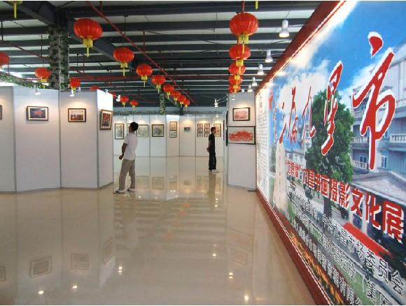 供應(yīng)鑫淼標(biāo)攤制作鋁制攤位展示架展覽