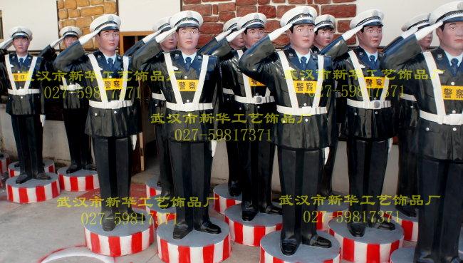 供應(yīng)新華玻璃鋼仿真敬禮雕塑 上海交通設(shè)施仿真人雕塑