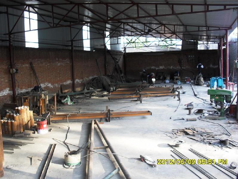 供應(yīng)室內(nèi)用三柱直滑式小吊機