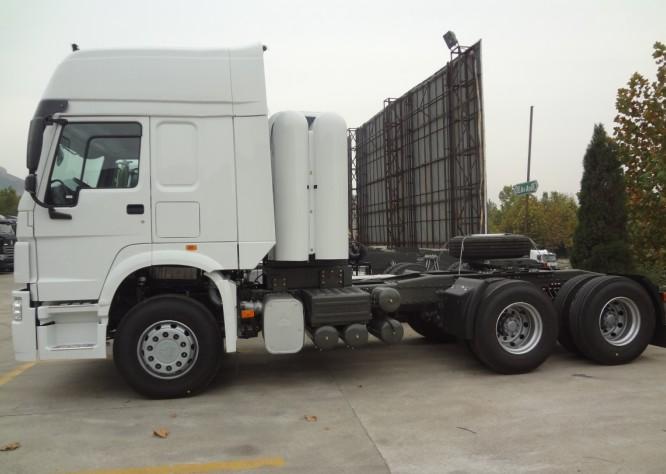 供應豪沃CNG牽引車