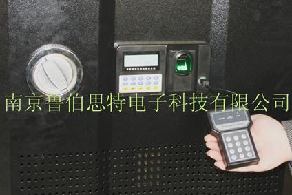 供应19英寸高端网络服务器指纹密码机柜 保密机柜 标准机柜 