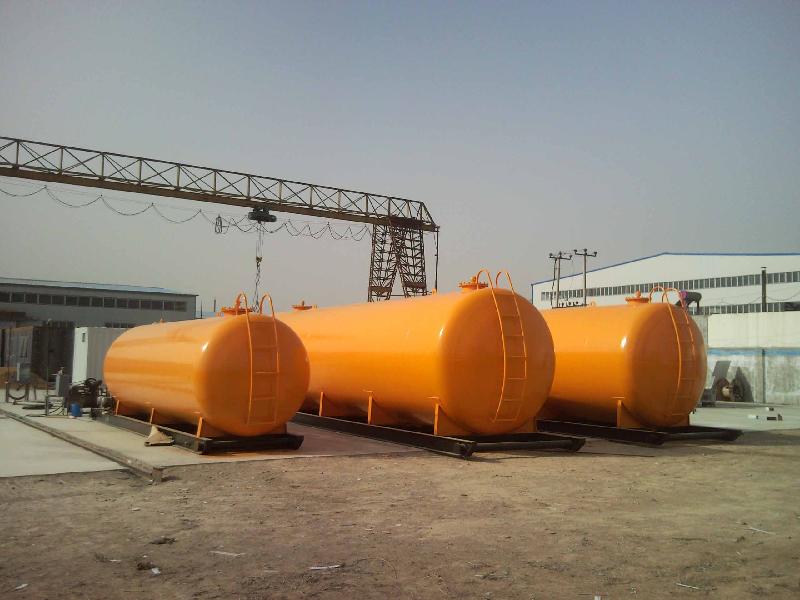 供應(yīng)油罐，水罐
