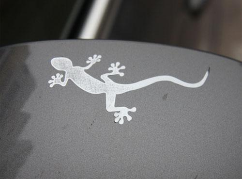 供應(yīng)廣東佛山汽車(chē)金屬標(biāo)牌