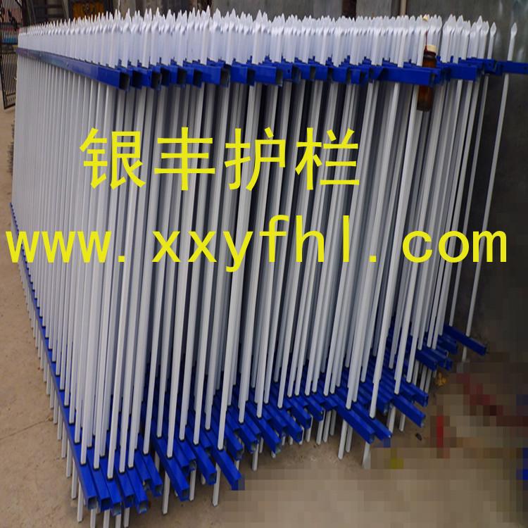 供應(yīng)彩鋼護(hù)欄鋅鋼建筑護(hù)欄銀豐護(hù)欄廠