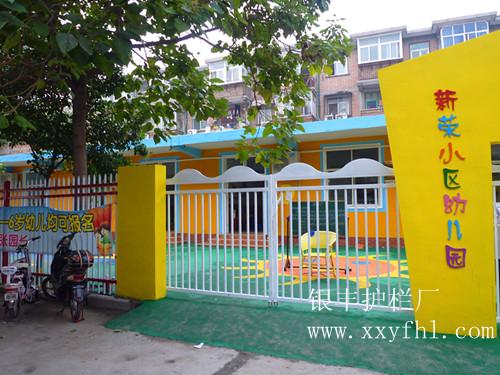 護欄廠家供應(yīng)河南新鄉(xiāng)靜電噴涂護欄鍍鋅護欄