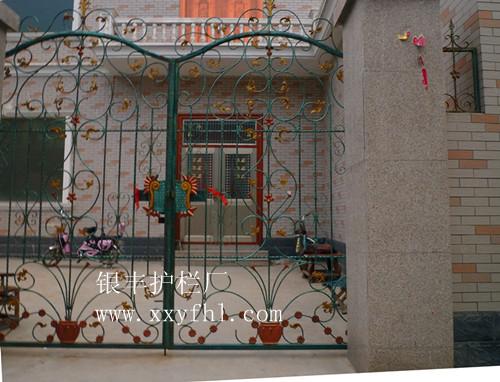 供應(yīng)河南安陽(yáng)市新型鋅鋼護(hù)欄 鋅鋼柵欄門(mén)鐵藝護(hù)欄門(mén)庭院門(mén)花園門(mén)