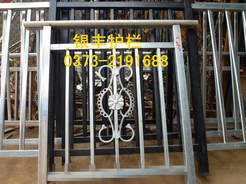 新鄉(xiāng)鐵藝陽臺圍欄銀豐護欄廠圖片