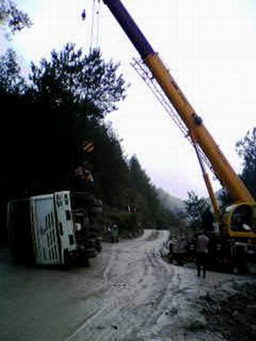 吊車租賃、吊車吊裝、吊車施救電話18212445660專業(yè)*