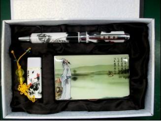 現(xiàn)貨青*標(biāo)套裝U盤陶瓷U盤名片夾套裝青花移動電源深圳u盤廠家