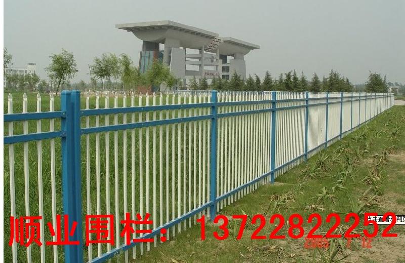 供應(yīng)鋅鋼護(hù)欄鐵藝護(hù)欄鋅鋼柵欄鐵藝圍欄