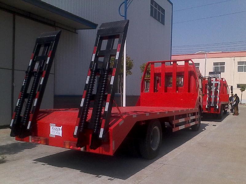供應(yīng)平板運(yùn)輸車，平板運(yùn)輸車生產(chǎn)廠家，平板車哪里有賣，平板車詳解