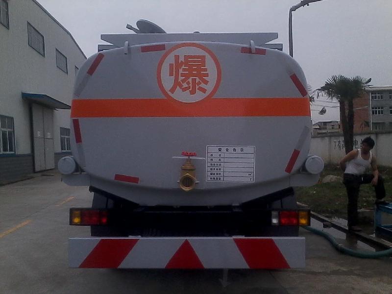 廠家供應(yīng)140尖頭運油車  運油車*圖片及報價  危險品*運輸車