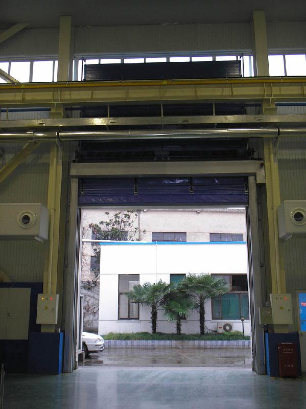 供應(yīng)生產(chǎn)各種型號(hào)工業(yè)堆積門(mén)