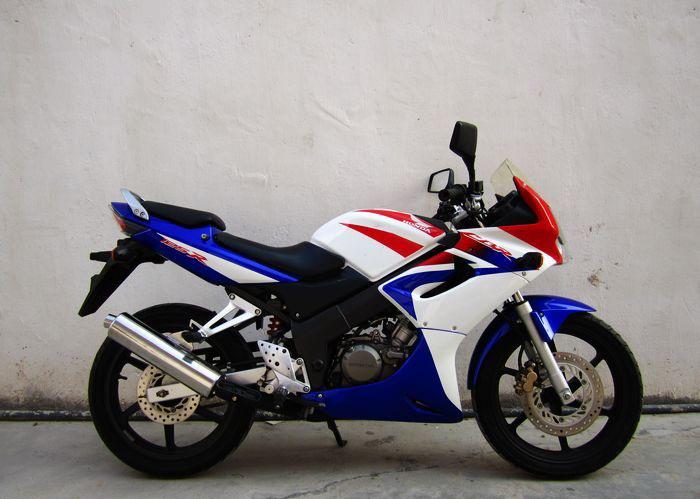 供應(yīng)本田CBR250RR公路賽車*報(bào)價(jià)，本田CBR250RR多少錢