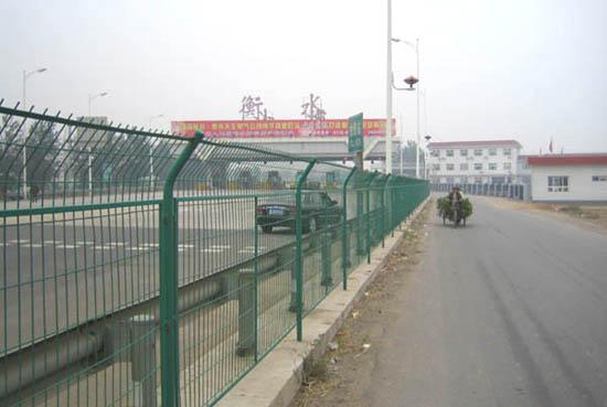 批發(fā)/波浪護(hù)欄網(wǎng)/波浪網(wǎng)/價(jià)位*質(zhì)量高