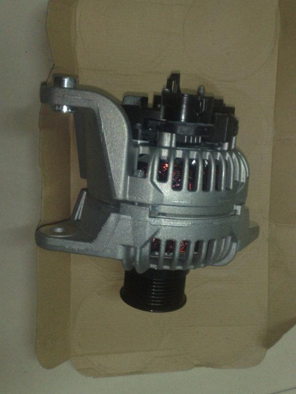 供應(yīng)優(yōu)質(zhì)沃爾沃發(fā)動(dòng)機(jī)單體泵20440388