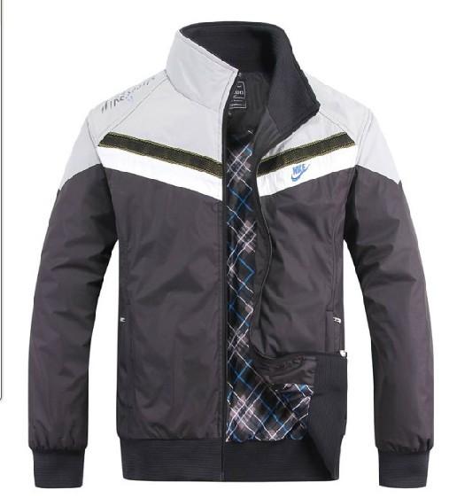 供應(yīng)男款夾克外套品牌沖鋒衣