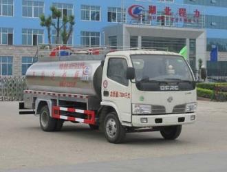 國(guó)四東風(fēng)福瑞卡鮮奶運(yùn)輸車(chē)圖片