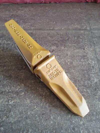 供應(yīng)小松PC200挖掘機耐磨部件鑄造斗齒