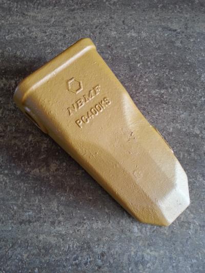 供應(yīng)小松PC400挖掘機(jī)斗齒