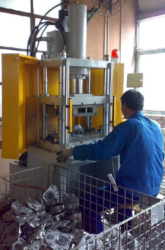 供應(yīng)壓鑄件澆口沖邊機(jī)_廈門壓鑄件切邊機(jī)
