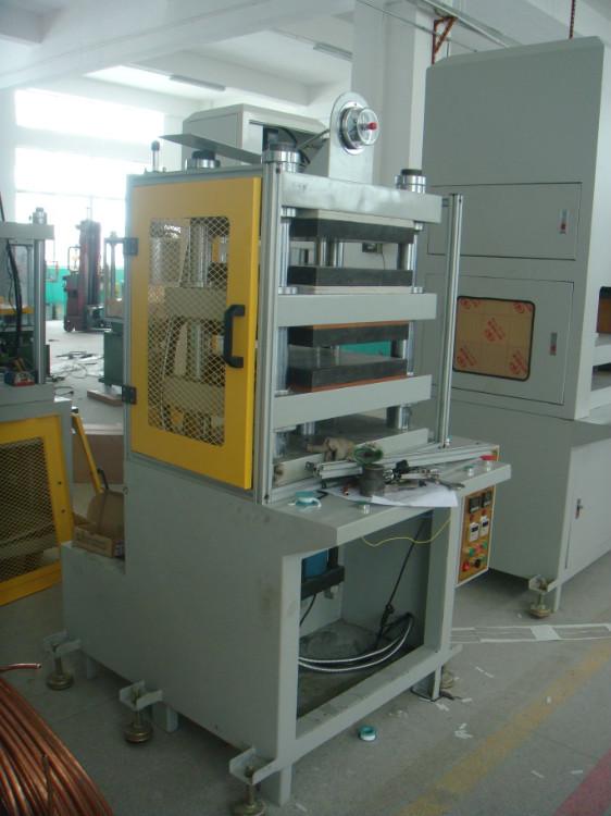 供應(yīng)小型熱壓機(jī)_小型四柱熱壓機(jī)_小型熱壓凸包機(jī)