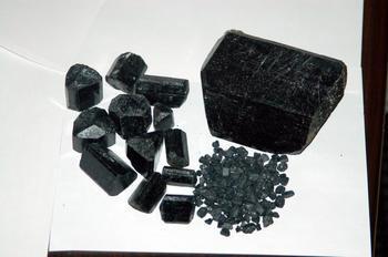 供應(yīng)電氣石 電氣石粉 河北廠家供應(yīng)黑色電氣石