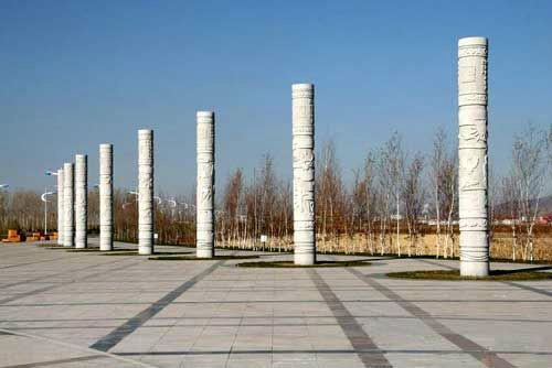 供應(yīng)石雕龍柱