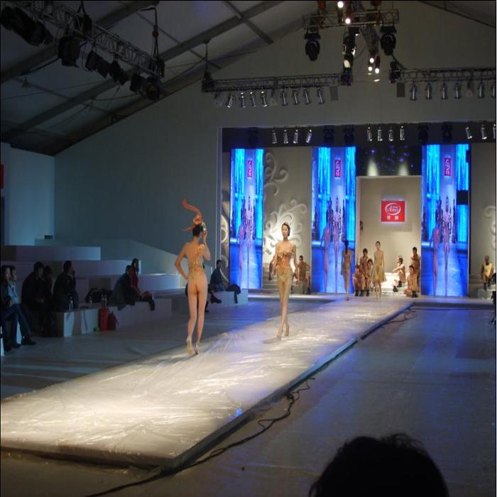 led窗簾屏廠家--赫爾諾，led窗簾屏參數(shù)，led窗簾屏工程報價