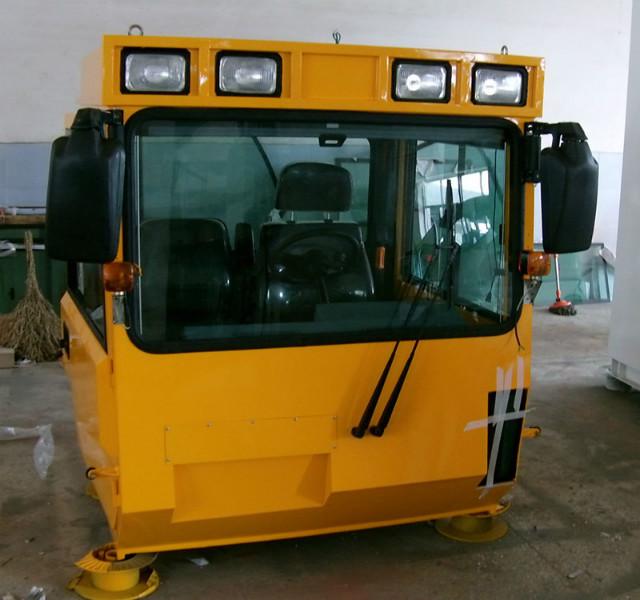 小型吊車駕駛室圖片