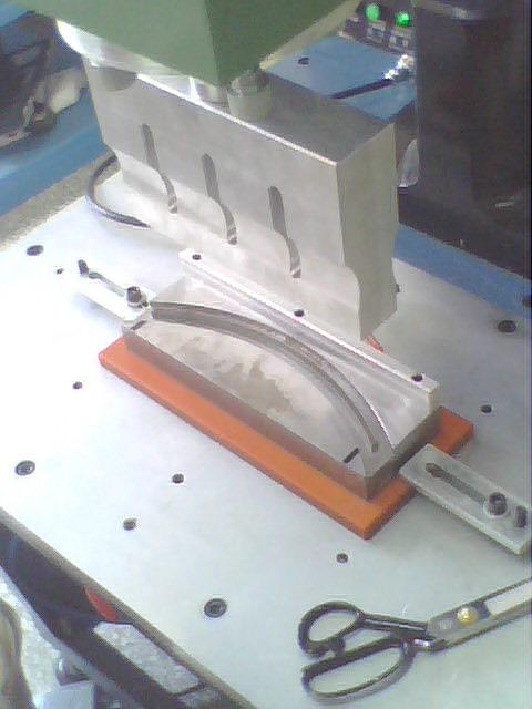 訂做廣東萬江塑料玩具超聲波焊接機(jī)模具廣東石龍28K超聲波焊接機(jī)