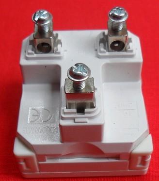 供應(yīng)帶安全門中東插座配件