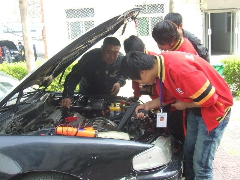 供應(yīng)學(xué)汽修技能拿高薪北方汽車專修學(xué)院