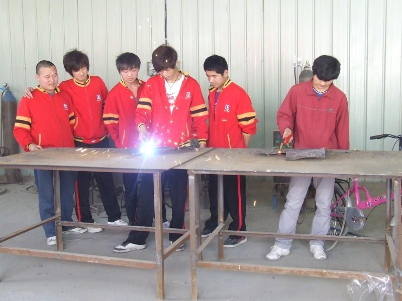 供應(yīng)現(xiàn)在學(xué)習(xí)什么技術(shù)好學(xué)汽修最有前途