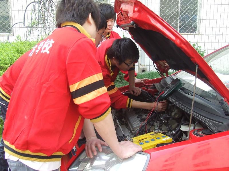 供應(yīng)學(xué)汽修技能拿高薪北方汽車專修學(xué)院