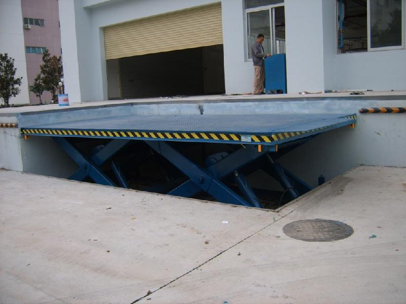 液壓升降平臺圖片